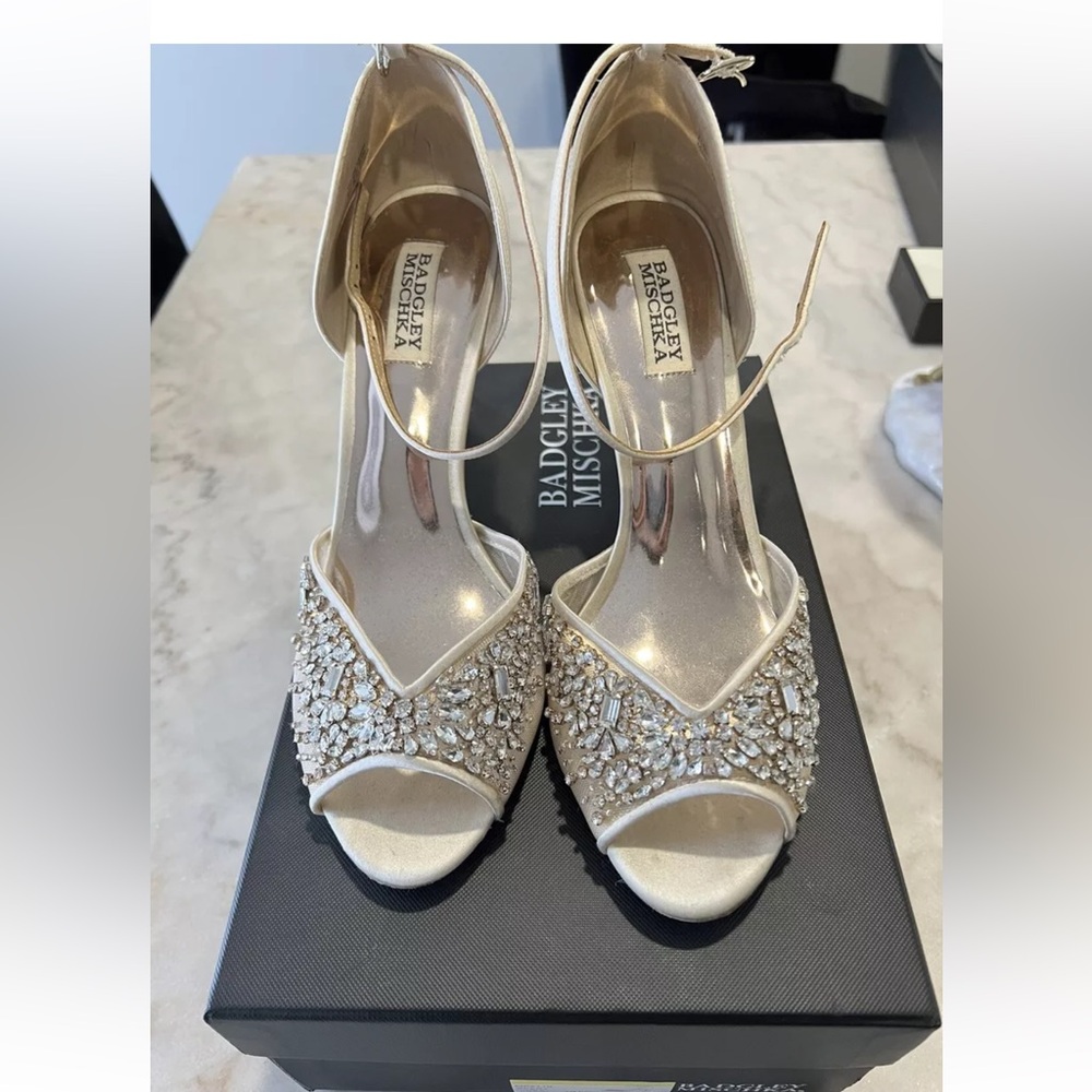 Bagdley Mischka Opera Embellished Evening Sandal Ivory 9.5